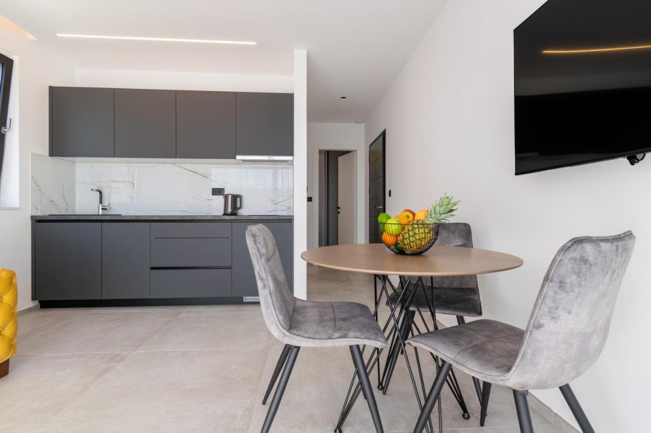Apartmani Pino Baška Voda Kültér fotó